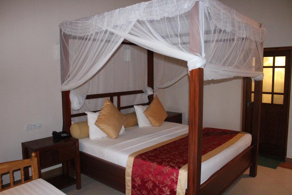 Warahena Beach Hotel Bentota Exteriör bild